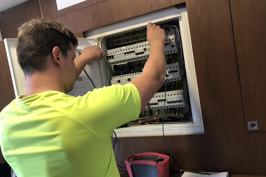 Proč se vyplatí pravidelné revize elektroinstalace